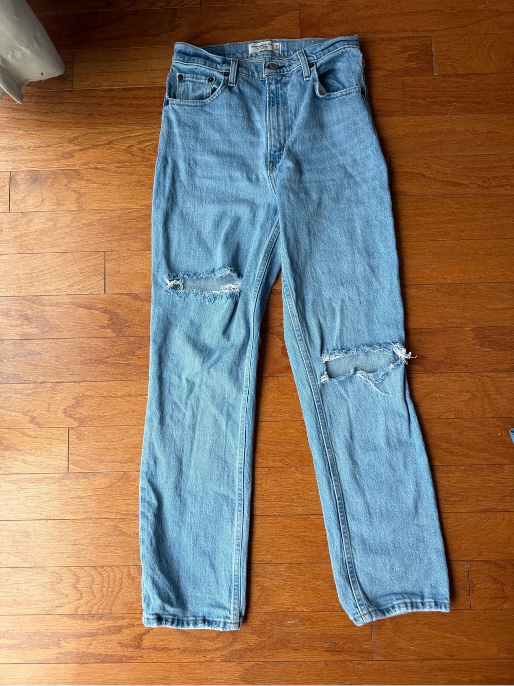 Abercrombie ’90s Straight Ultra High Rise Ripped Jeans 27/4S